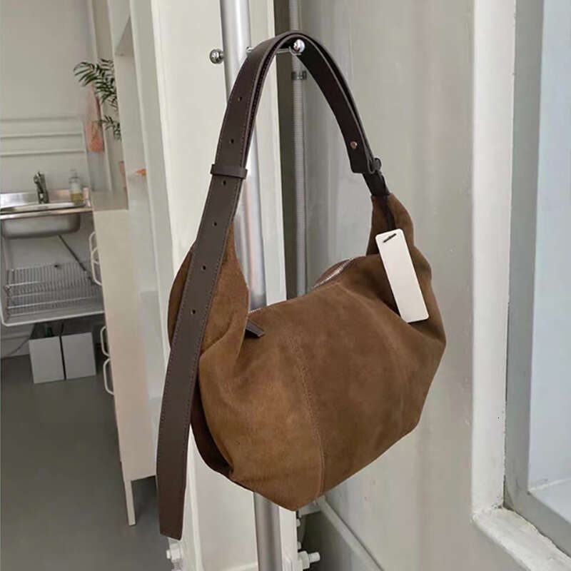 Automne hiver nouvelles femmes Style Melad bloc de couleur Texture mate boulette grande capacité sac à bandoulière plissé