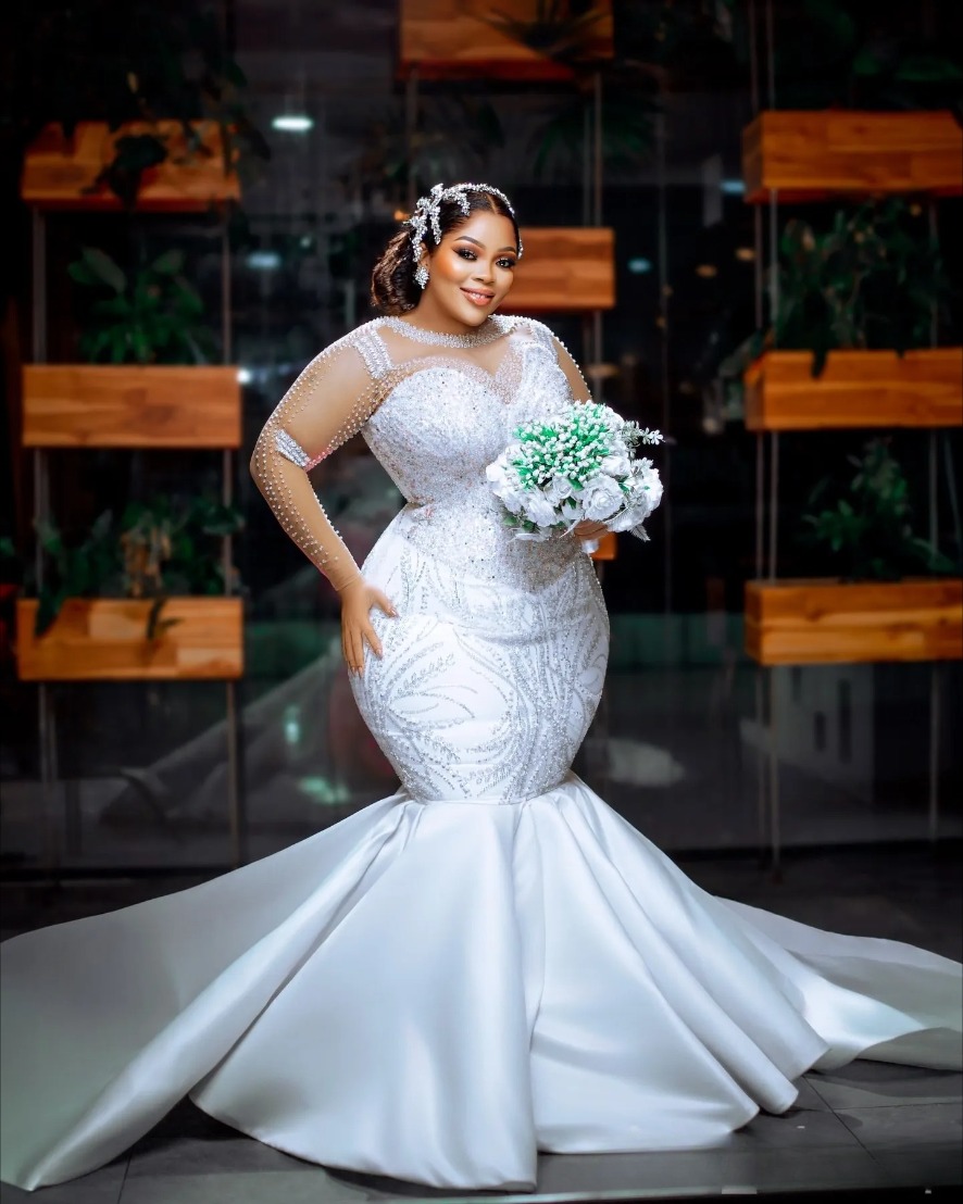 2025 Aso Ebi Plus Size Ivory Mermaid Wedding Dress Full Sleeves Beaded Sheer Neck Sequined Lace Satin Luxurious Bridal Gowns Dresses 0922