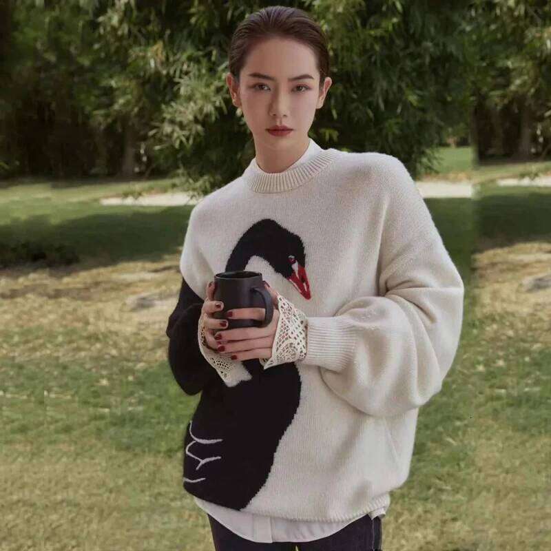 Design Sense Swan Sweater 2022 Autumn Winter New Languid Breeze Western Style Age-Reducing Wool Knit Top
