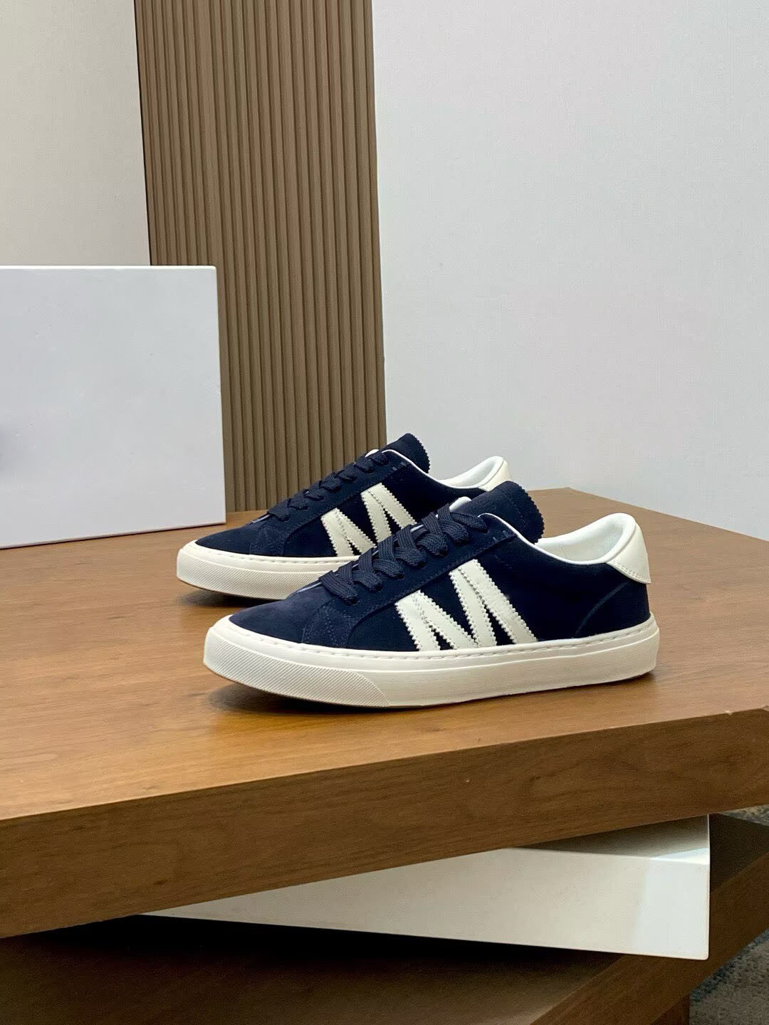 Chaussures de baskets Monaco M Men de haute qualité Sole en caoutchouc Tri-Colour en cuir en cuir Sole Salage Famous Brand Man Discount Footwear