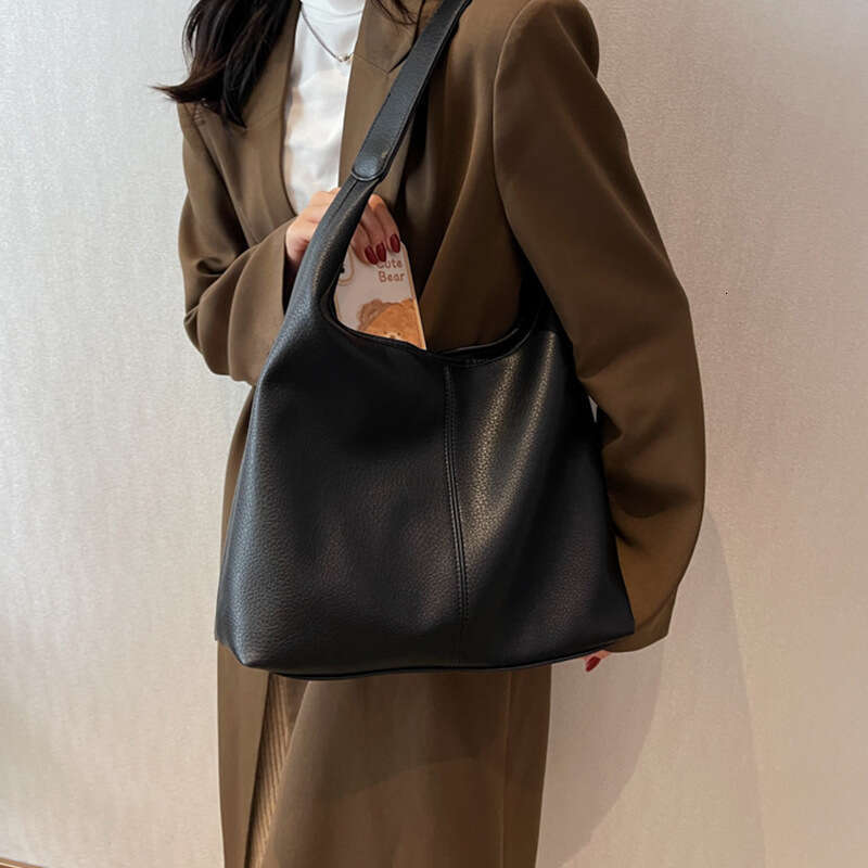 Large Capacity Women, New Fashionable Commuter Shoulder Mother Child High-Quality Texture Bucket Bag, Tote Bag for Autumn and Winter