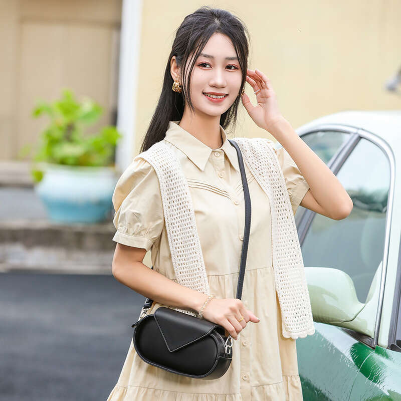 2025 Autumn Winter New Design Sense Fashion Simple Trendy Women's Crossbody Elegant Versatile Small Bag for Women