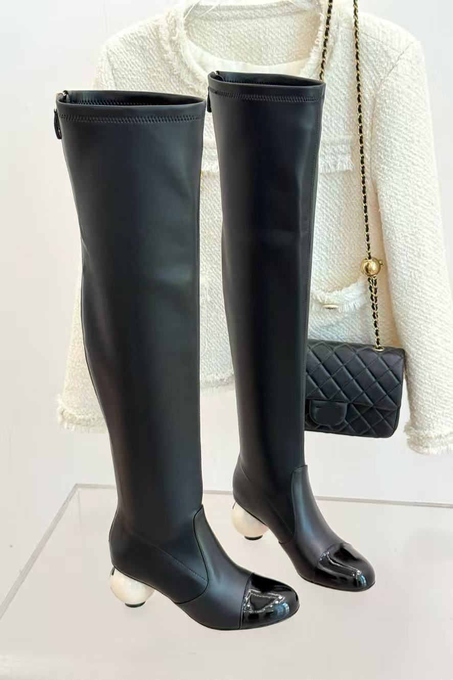 Top Quality Womens Leather Knee High Boots Luxury Designer Inspired Equestrian Riding Long Boots with Studs White ball and Classic Fashion Boutique