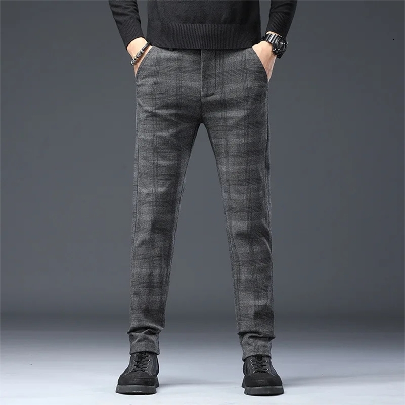 Autumn Mens Korean Trendy Plaid Casual Pants Slim Fit Smooths Your Silhouette Straight Leg Elastic Pants Versatile For All 250920
