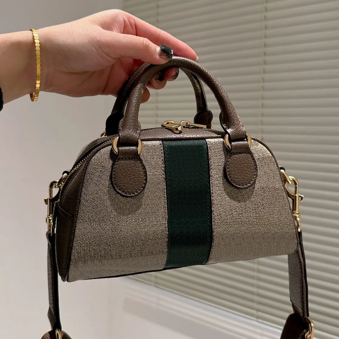 Luxurys Designers Dacs à main pour femmes Sacs à bandoulière de mode Vérite en cuir Cross Body Backet Bottes Classic Wallet Clutch Backpack