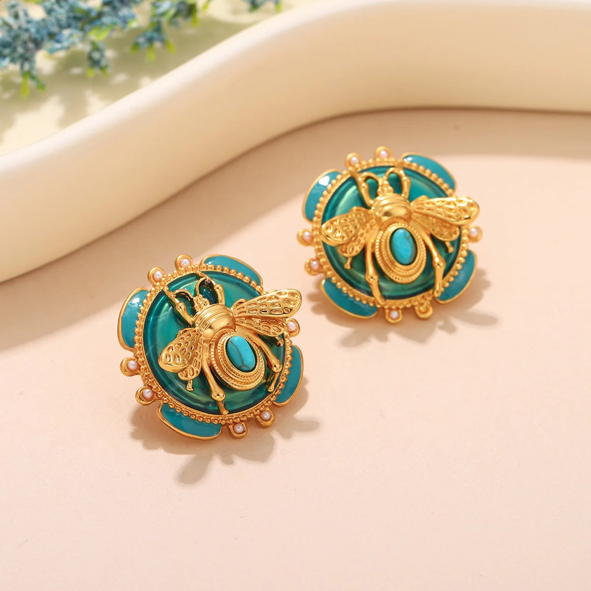 Boucles d'oreilles d'abeilles vintage gouttes en alliage en alliage de couleur dorée pour femmes Turquoise perle incrusté rétro boho chic bijouri