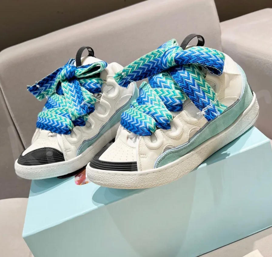 Nouveau designer chaussures en cuir en cuir blanc décontracté beige rose noir gris gris multicolore bleu sombre graffiti hommes femmes baskets ta