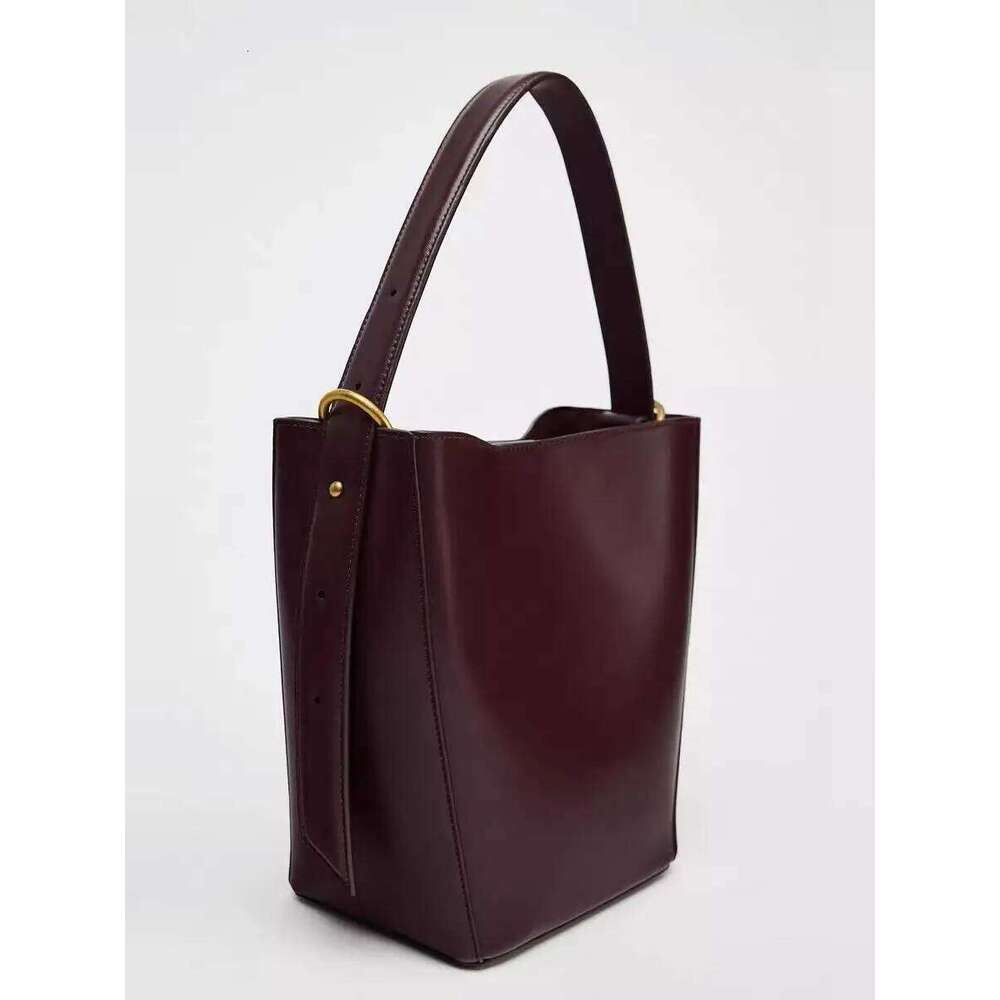 Designer Bags Faionable Buet Aped Oulder Bag Women's Handbag New Autumn Winter Collection Single Strap Magnetic Bule Closure Casual Hot Selling