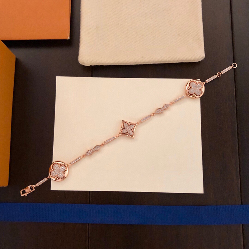 Luxurys Designer Lucky Bracelet Classic Women Sparkling Grass Bangles Policy Fashion Buckle Love Charm Bracelets Casual Style Couple Man Chain go-image-869993907