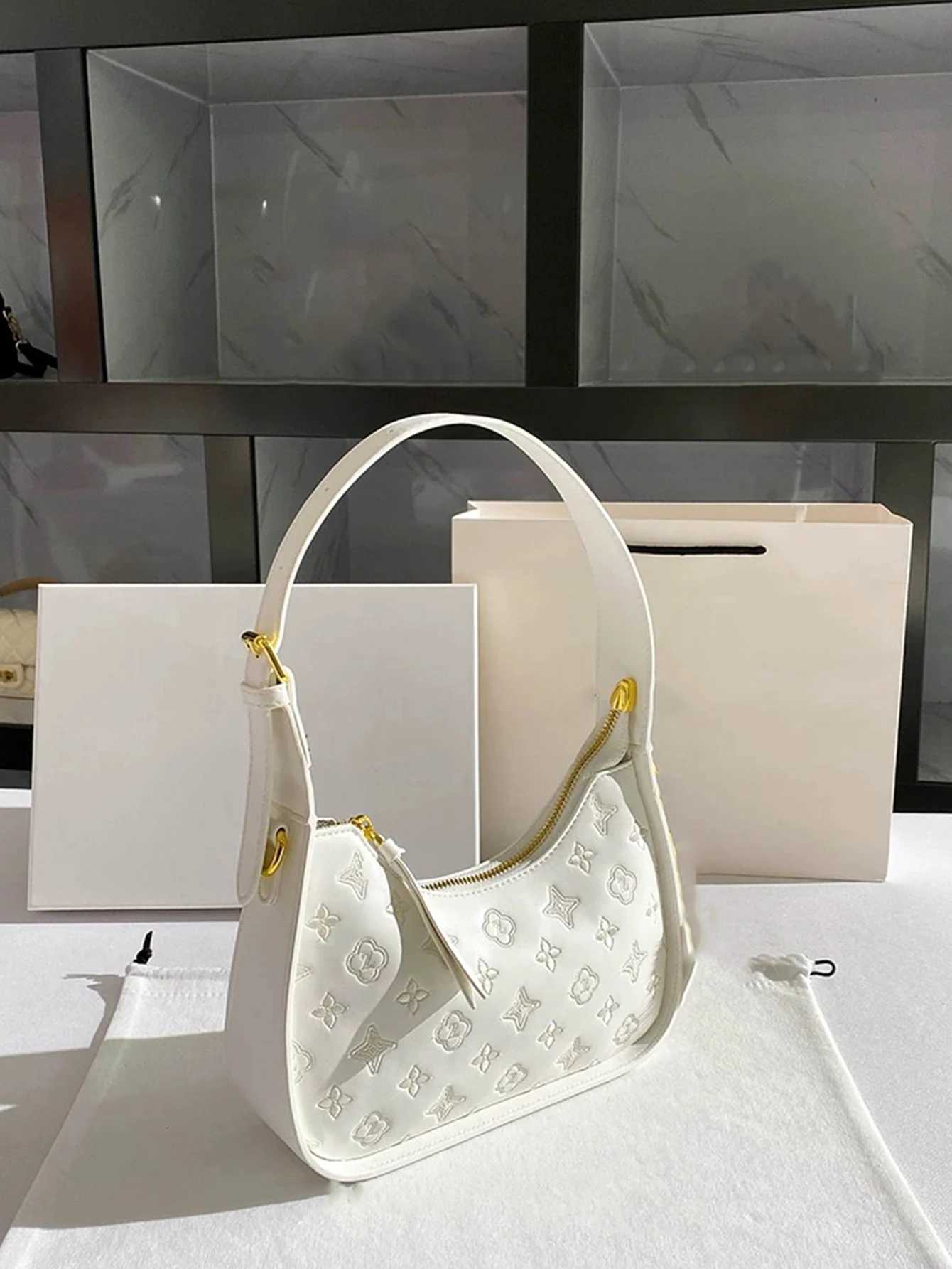 2025 Printemps et d'été Nouvelles mode brodées Sac sous brassière pour femmes Highend For For Match Crossbody Bag Baguette B W250922