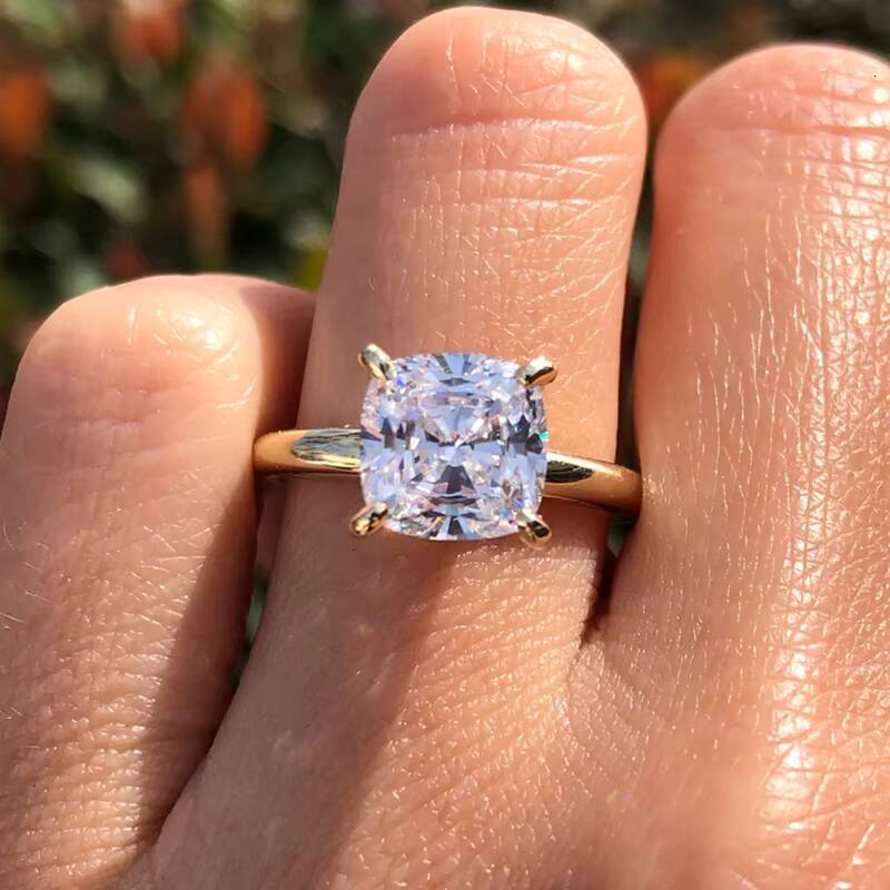 Anneau de diamant Solitaire set Solitaire 0520cttw Cushion Cut Lab Diamond DVS1 Cadeau de Noël 14k Gold Women Engagement Anneau de fiançailles
