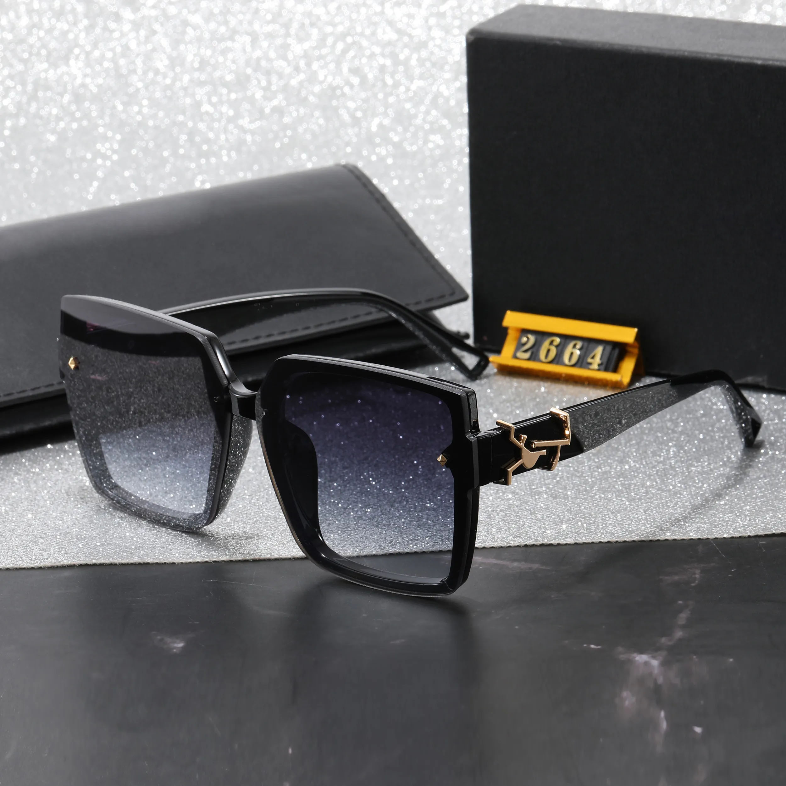 2025 Designer Men Lunettes Sun Sun Brand Classic Retro Femmes Lunettes de soleil Designer Eyewear Metal Frame Designers Sun Sun Sun Womens 2664