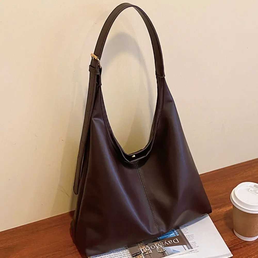Korean Style Commute Shoulder Bag Retro Large Capacity Pu Leather Tote Bag Solid Color Minority Design Womens Underarm Bag W250922