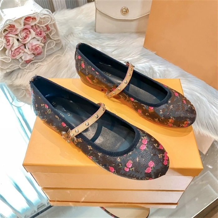 2025 woman Ballet Flats shoes designer shoe loafer 100% real leather Flat Ballerina Shoes luxury shoe Classic Mary Jane women Loafers Daily Outfit 3