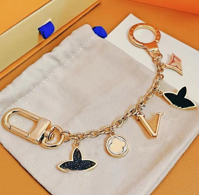 L V French style Keychains Brand Keyring Luxurious Designer bags charm Elegant Metal Flower keychains Car key Accessories for stylish Mans Womans Ha