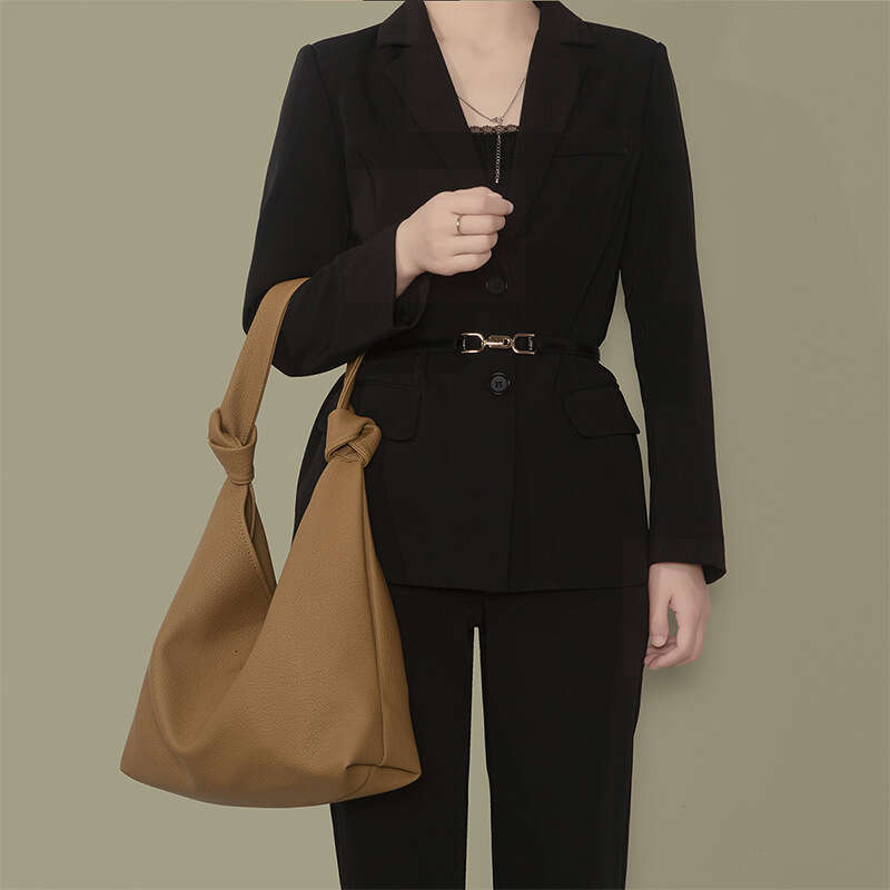 Design Sense fourre-tout en cuir souple 2025 automne hiver mode Simple marron grande capacité sac à bandoulière de banlieue