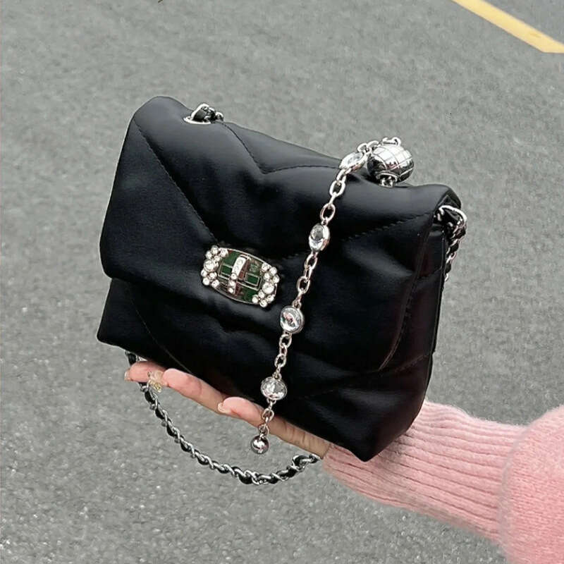 High-End Underarm for Women 2025 New Model with Beaded Chain and Quilted Pattern, Exquisite Black Fashionable Shoulder Bag