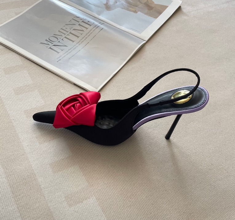 Chaussures de concepteur de luxe Sandals Femmes Slingback Pump Amalia Slingback Pumps Satin crêpe Stiletto Talon et orteil pointu sexy avec vente