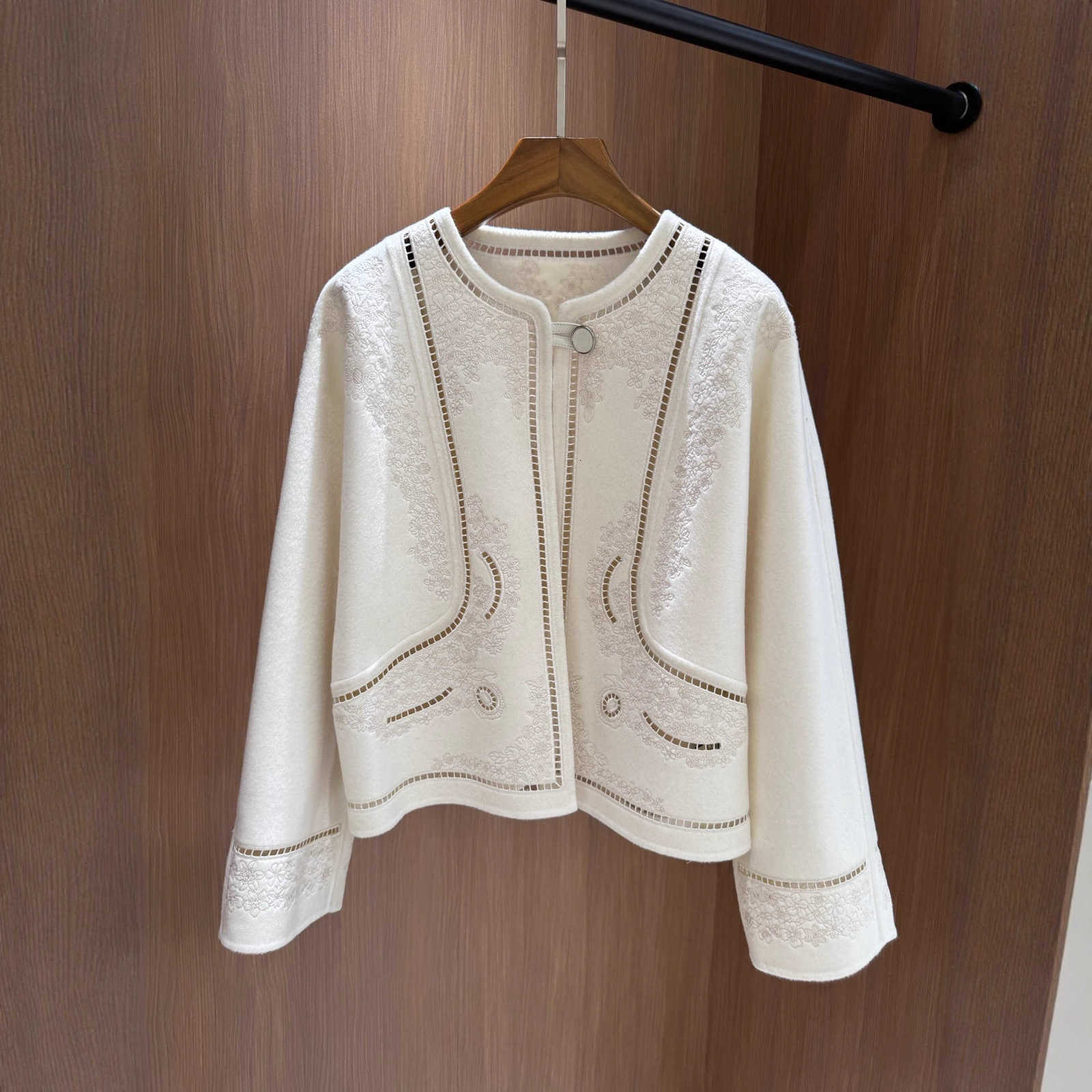 Women's Jackets Designer 2025 Autumn Winter New H Hollow Print Short Cashmere Coat Fashionable Elegant Woolen Jacket for Women KRFI