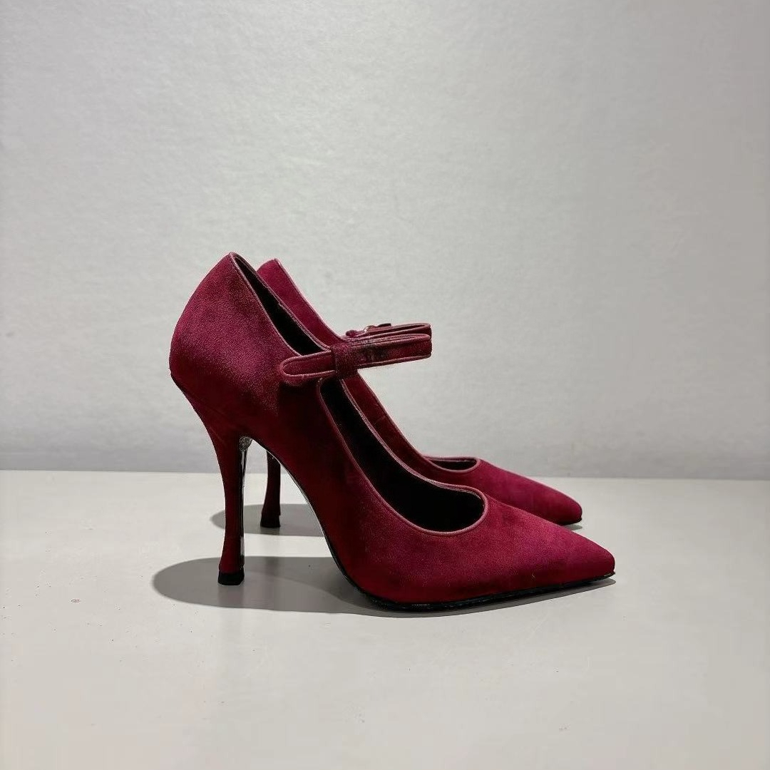 Designer Femmes Nouvelles sandales à talons hauts Simple Point Point Suede Robe Chaussures Luxury Elegant Evening Shoes Backle Backle Geating Lea