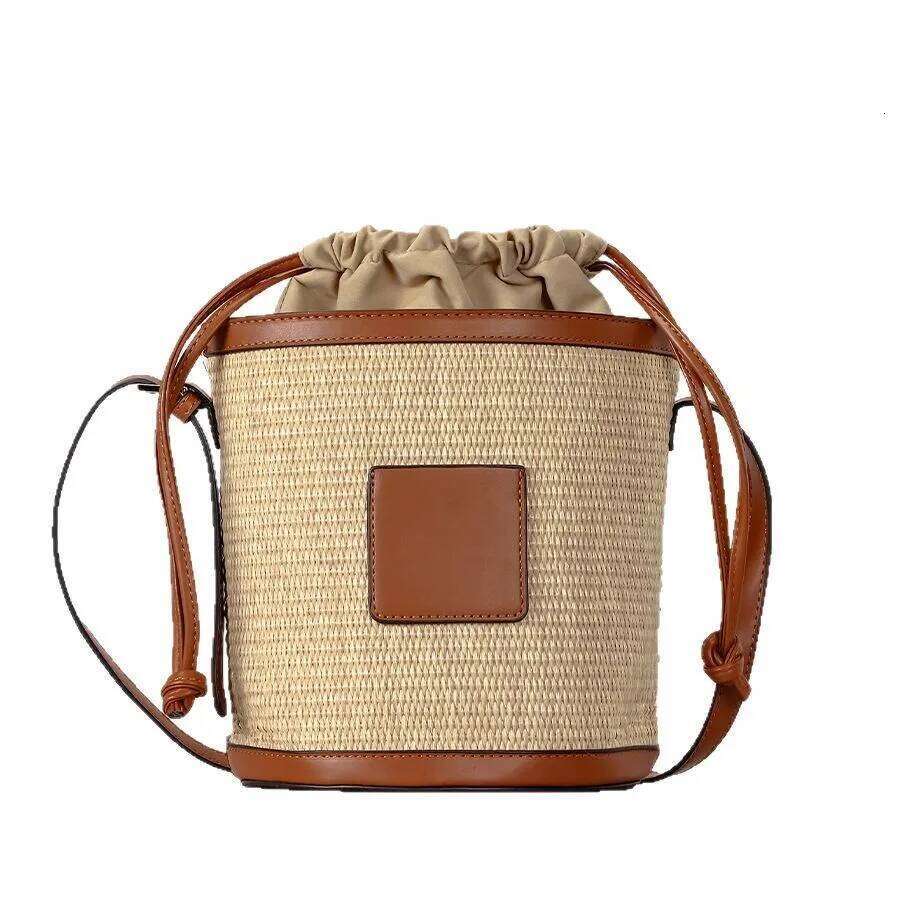 Sacs de seaux à plage tissés à paille décontractés pour les sacs à main designer de concepteurs 2025 Nouveau dans Papyrus Weaving Handle Small ép