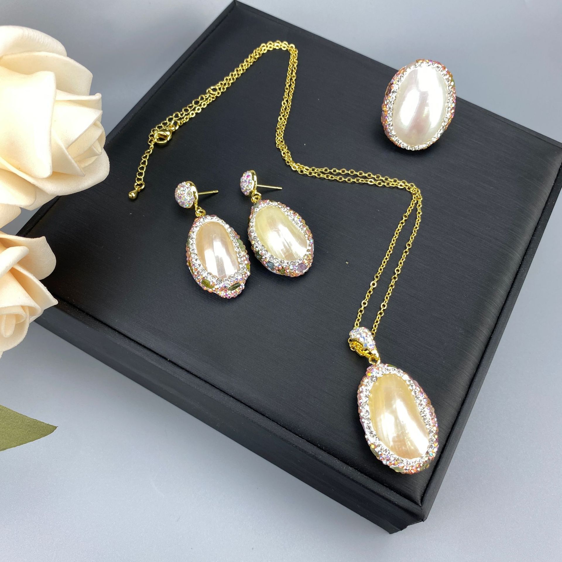 Ovale Nautral Mabe Shell Perle D'eau Douce Perle Cristal Ensemble de Bijoux pour Femmes Collier Bague Bracelet Autour de Quartz Corps Purifiant e