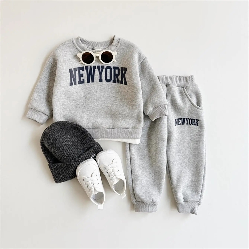 Winter Thickened born Boy Girl 2PCS Plush Letter Printing Casual Suits Outfits Set Childrens Clothing 240625