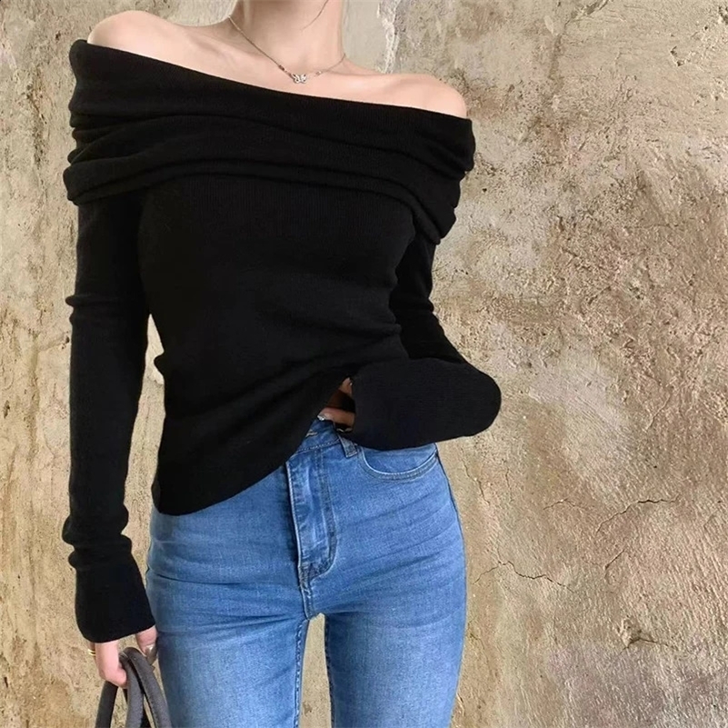 Black Sexy Slash Neck Trithed Pull Femmes Automne Mode plissée Off épaule Jolie Lady Elegant Long Slim Slim Pulluvers 250107