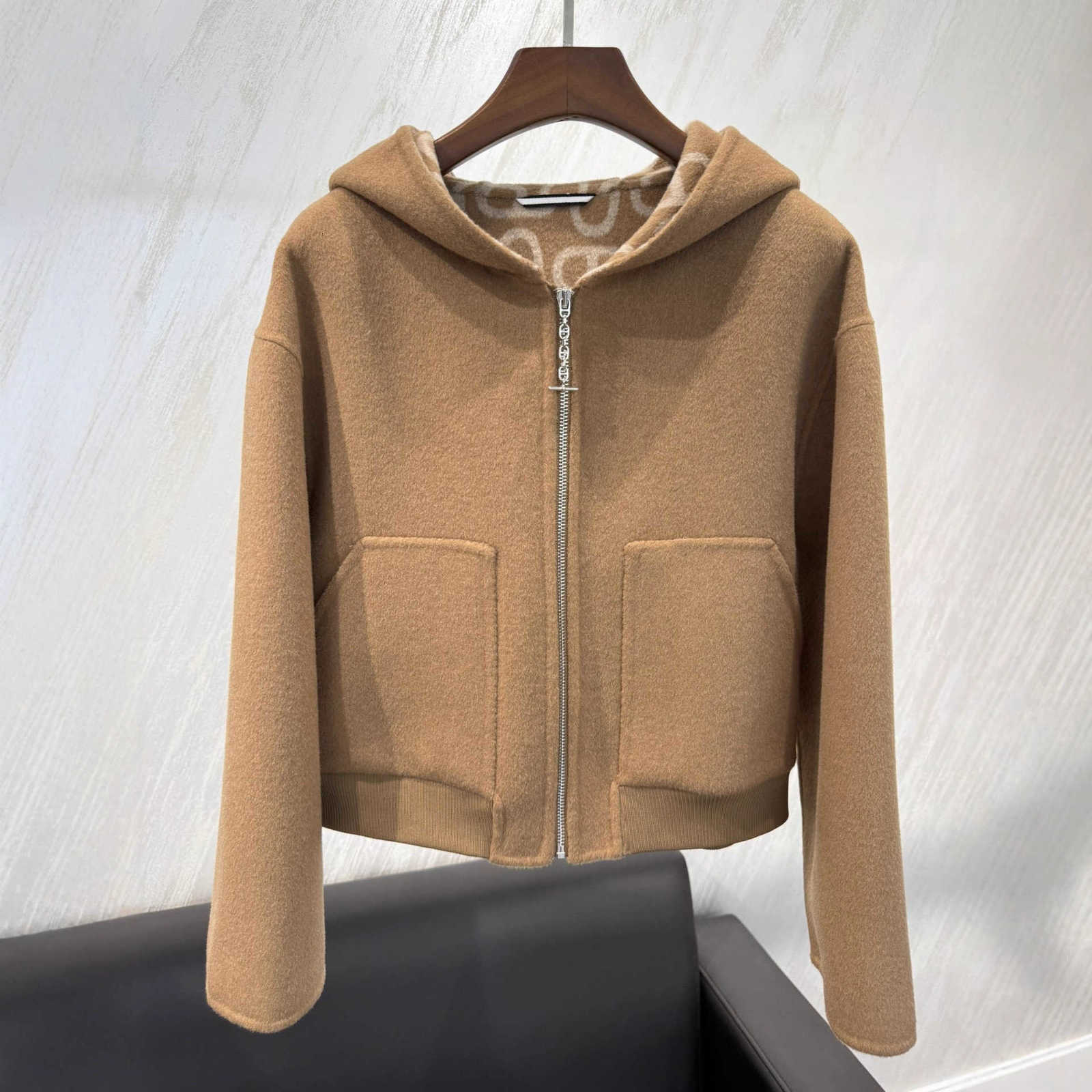 Women's Jackets Designer 2025 Autumn Winter New H Double-Sided Cashmere Zipper Short Pig Nose Simple Elegant Wool Coat with Hood for Women OEEI