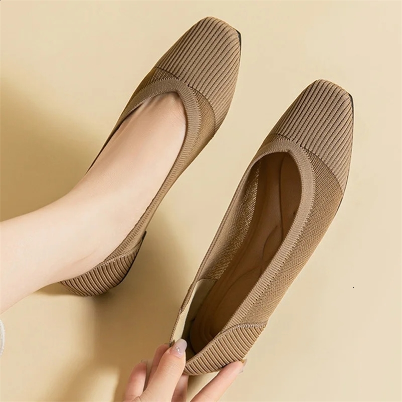 Flat shoes summer womens mesh breathable anti slip rubber sole fashionable soft lightweight solid color square shoes 240926bj