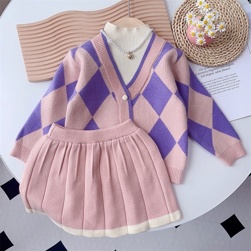 Clothing Sets Girls Sweater Suit Kids Fashion V Collar False Two Pieces Knitted Diamond Lattice Long Sleeved Pleated Skirt 2Pcs 230915