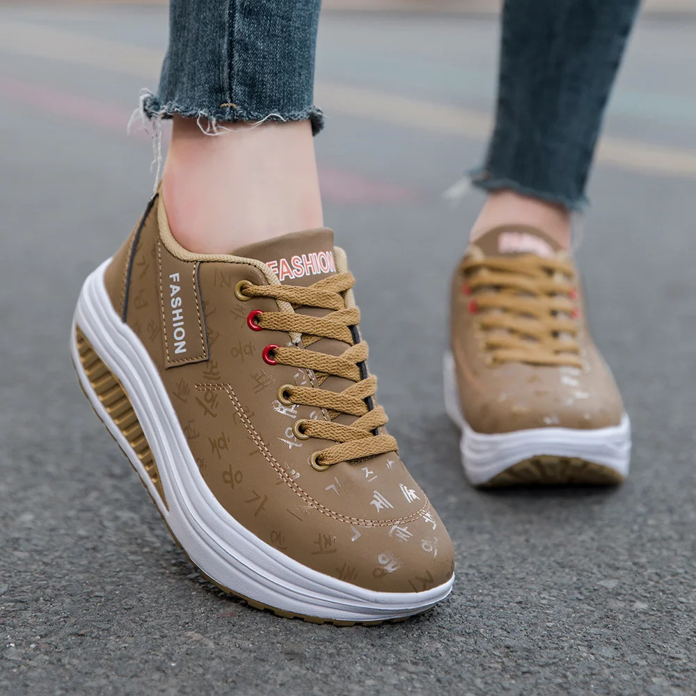 Chaussures de sport décontractées pour les dames respirantes à talon de coin confort