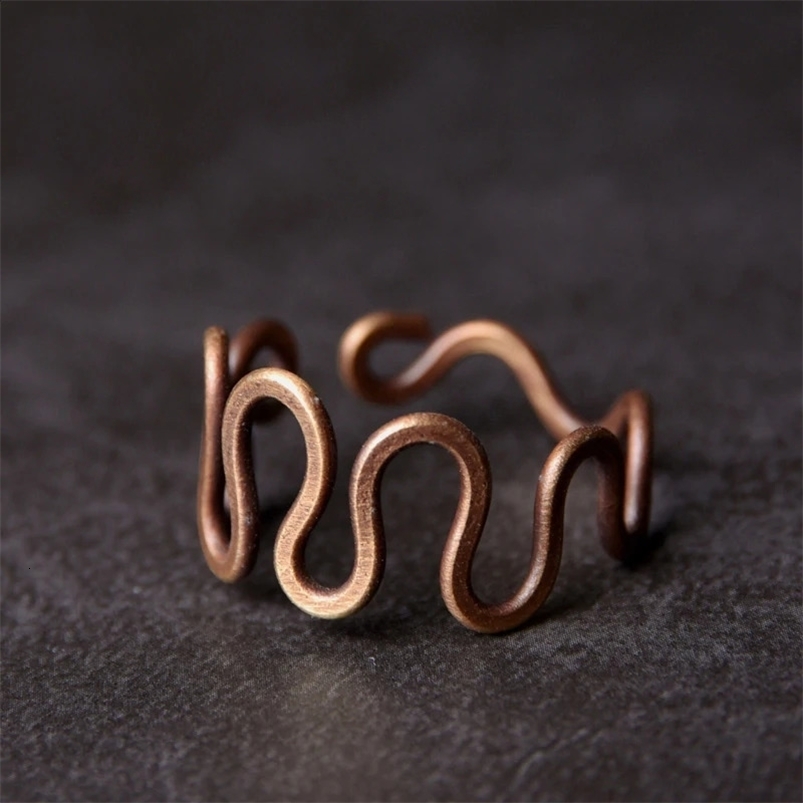 Curva artigianale Processo vintage Anello di rame solido la dimensione della libertà Wave regolabile retrò punk unisex street maschio femmina 250115