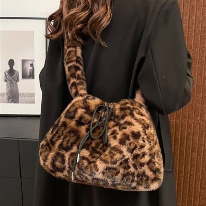 Leopard Print Plush Shoulder Bag for Women 2024 Autumn/Winter Fashion Bucket Bag Cross Body Bag Korean Trend Handbag 241205bj