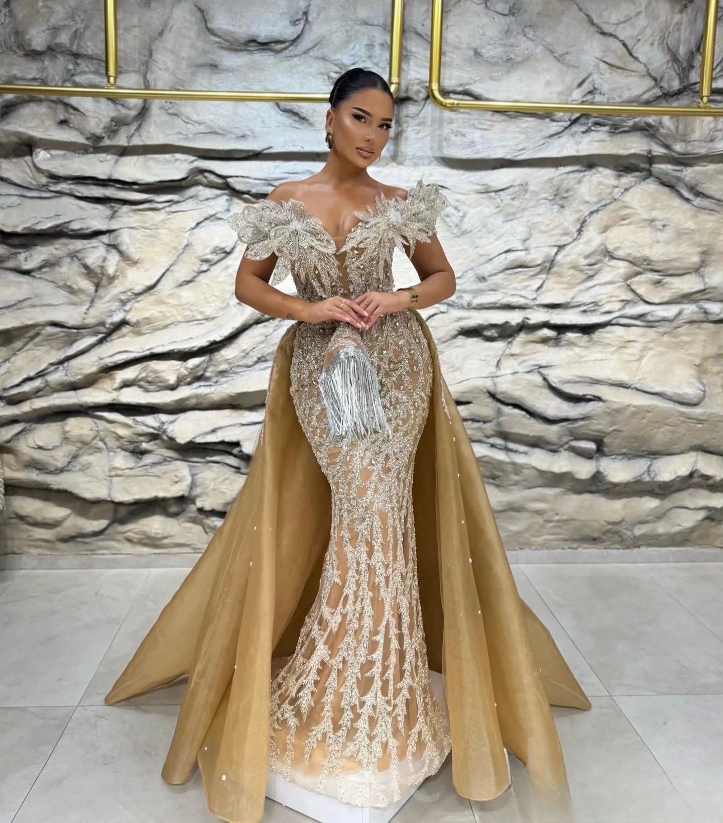 2025 Sexy Gold Evening Dresses Wear Off Shoulder Silver Sequined Lace Crystal Beads Mermaid Prom Dress Party Formal Gowns Overskirts Detachable Trai