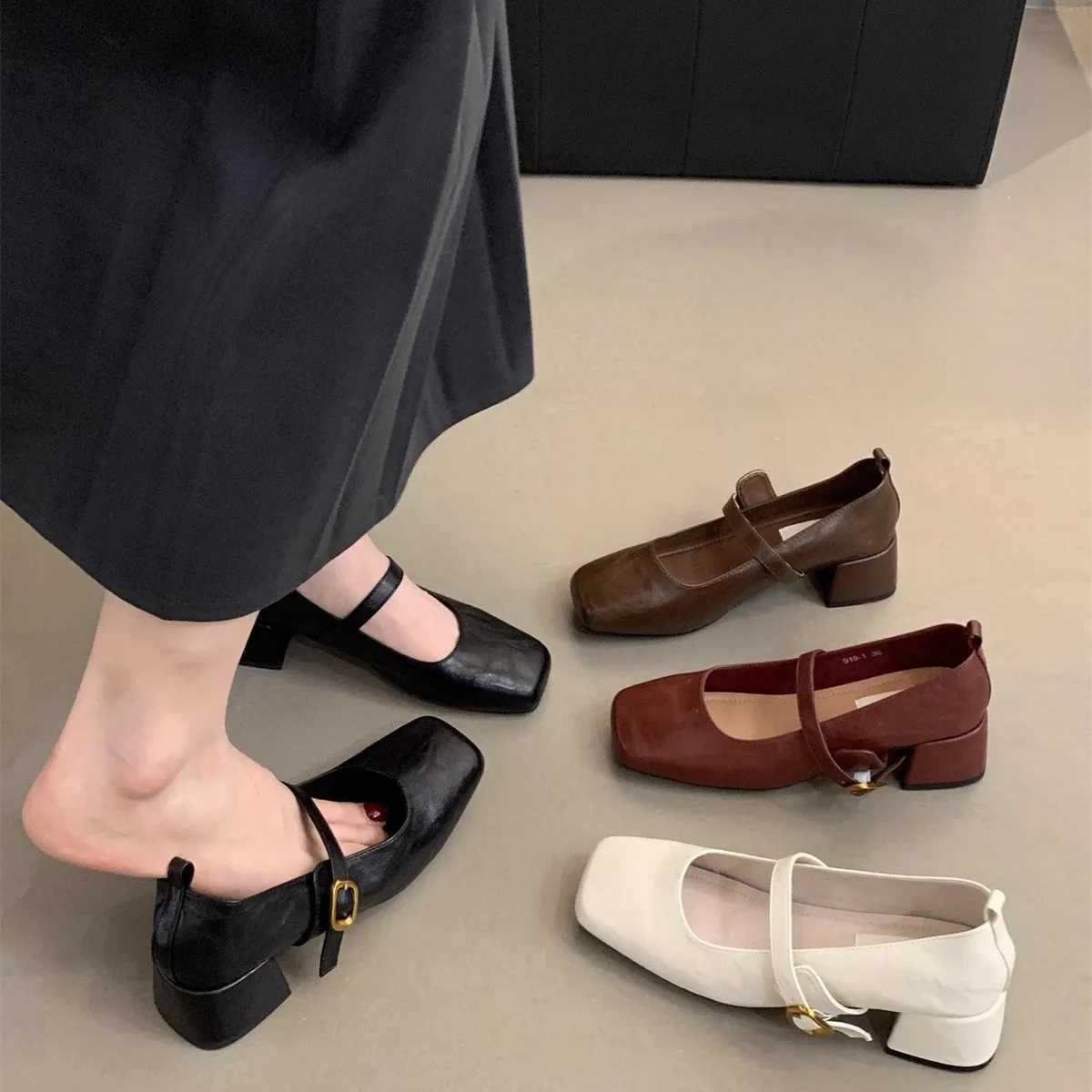 2025 Vintage Women Mary Jane Shoes Fashion Square Toe Shoes Spring Autumn Elegant Low Heels Sandals Z250923