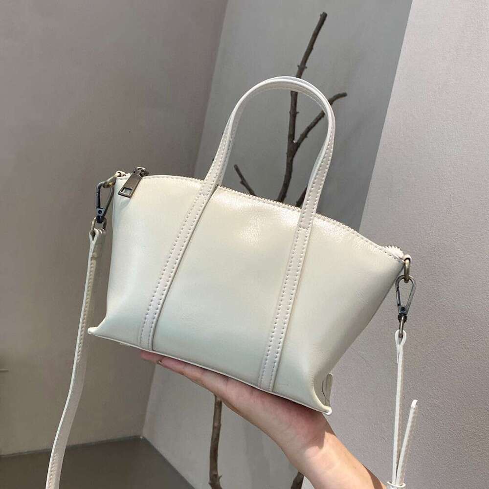 Designer Bag Tote Shoulder Bag Niche Design Batwing Single High End Genuine Leather Large Capacity Commuter Tote Top Layer Cowhide Handbag