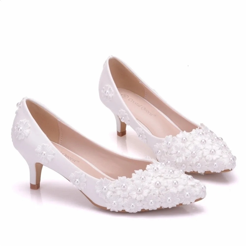 Weiße Blumenspitze Hochzeitsschuhe mit niedrigem 5-cm-Perlenbrautschuhen Prinzessin Pumps Plattform Schuhe Frauen plus Größe 34-43 250206