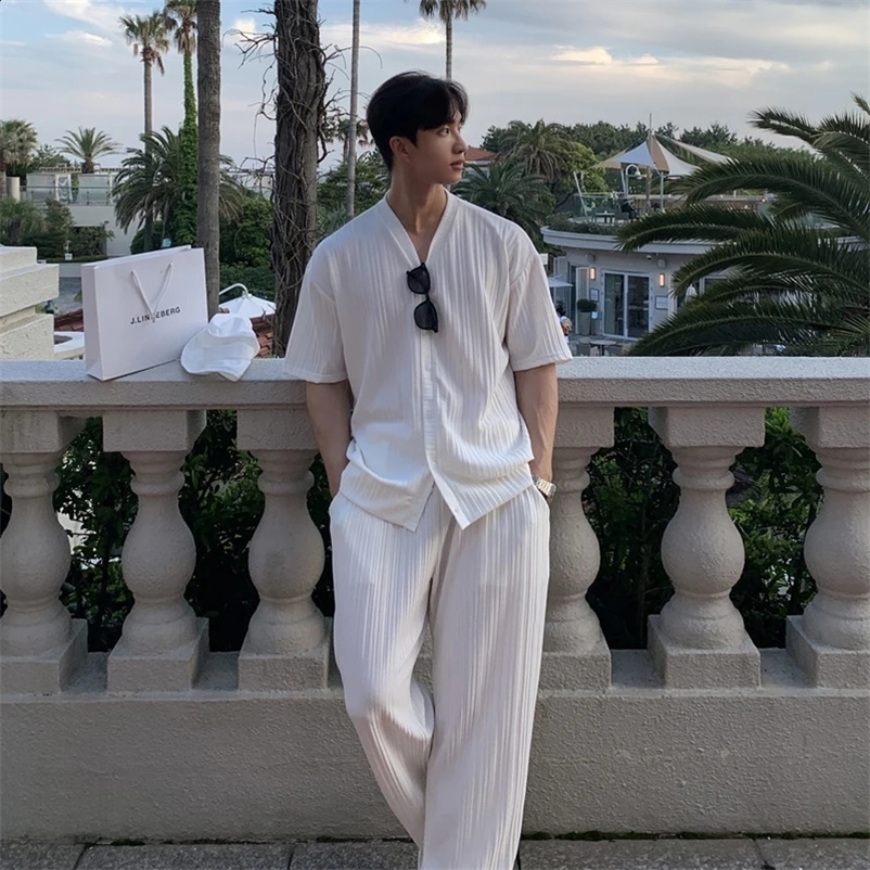 Summer mens loose ice silk set fashionable and casual V-neck short sleeved T-shirt and pants dress two-piece set mens clothing 250425