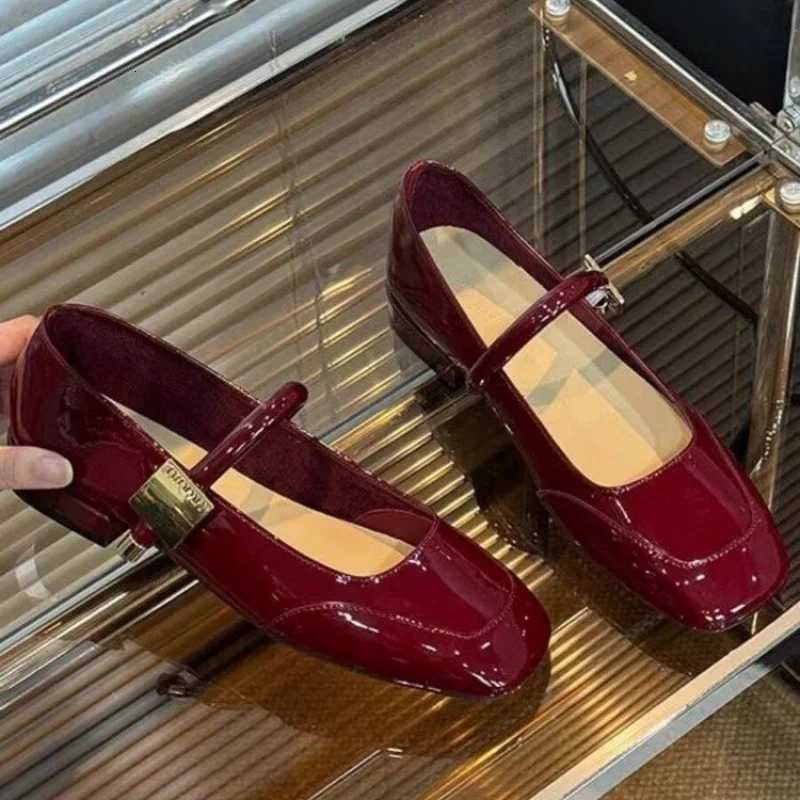 2025 New French Vintage Burgundy Patent Mary Jane Flats for Women Round Toe Antique Buckle Wedding Office Casual Shoes Z250923