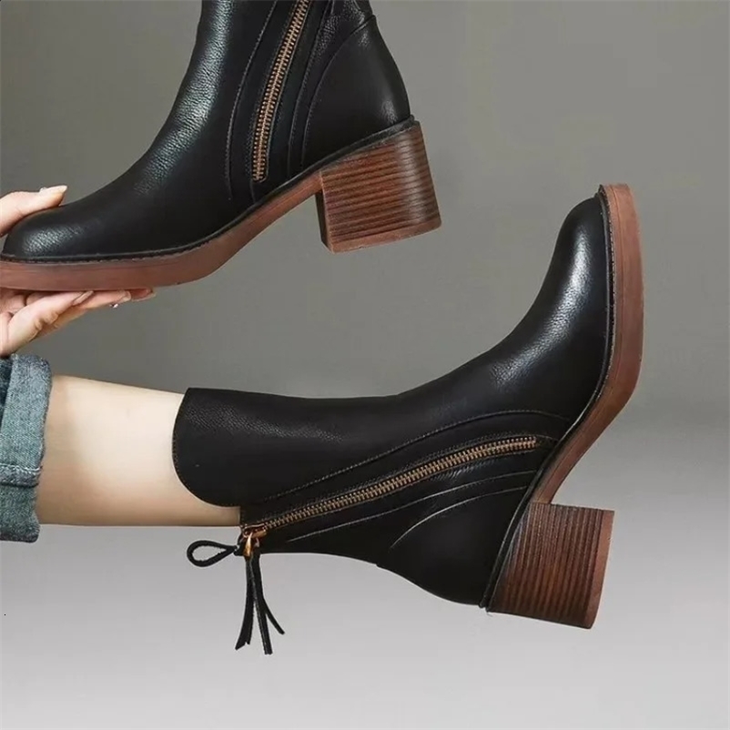 Womens high foot pedal boots leather short boots round thick foot pedal boots side zipper foot pedal boots 240914bj