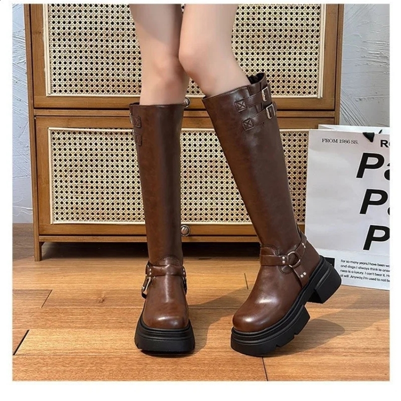 Botas de mezclilla para mujeres botas de motocicleta BOOTS RETRO BROWN BOLD RED REDOND BOOTS Mujeres Altas Botas de la plataforma de la plataforma p