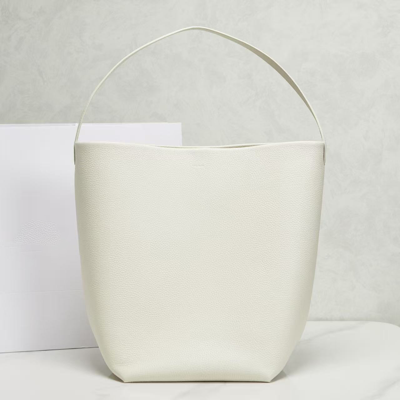 10A Top Quality Fashionable and Simple Stylish Bright Color Practical Versatile Niche Women's Bag11