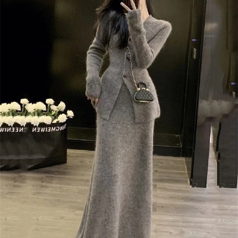 Winter womens knitted 2-piece casual V-neck womens jacket long sleeved sweater vintage two-piece set high waisted tight fitting womens jacket 240930