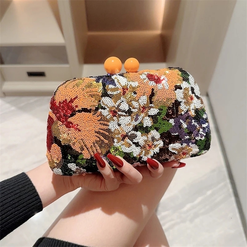 Fashion Sequins Clip Shell Clutch Bag for Women Flower Embroidery Shoulder Crossbody Bags Vintage Evening Party Female Purses 240627