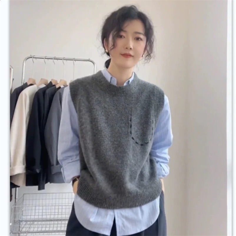 Grey round neck 100% wool knitted vest for womens autumn and winter 2024 college style vest with zipper sweater vest 241206bj