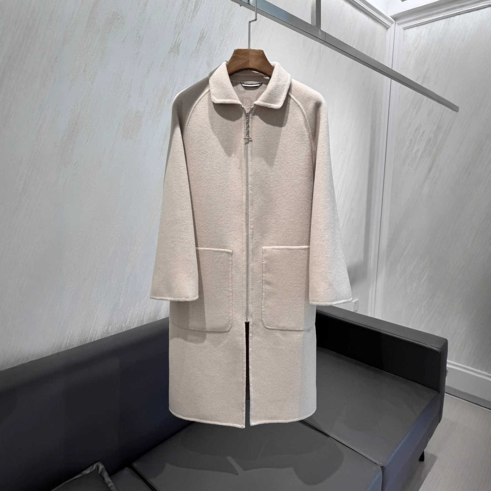Women's Wool & Blends Designer 2025 Autumn Winter New H Double-Sided Cashmere Long Pig Nose Print Fashion Simple Elegant Wool Coat for Women