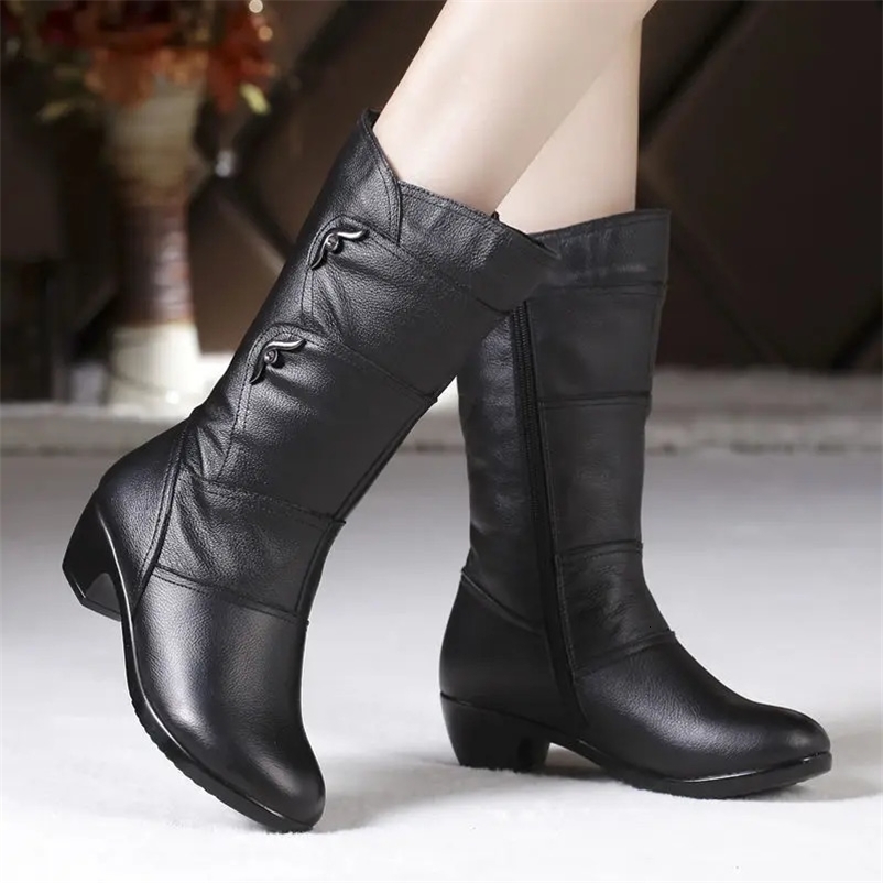 Fashionable mid size boots winter womens Korean style low boots solid color wool insulation plus size outdoor anti slip boots 240611bj