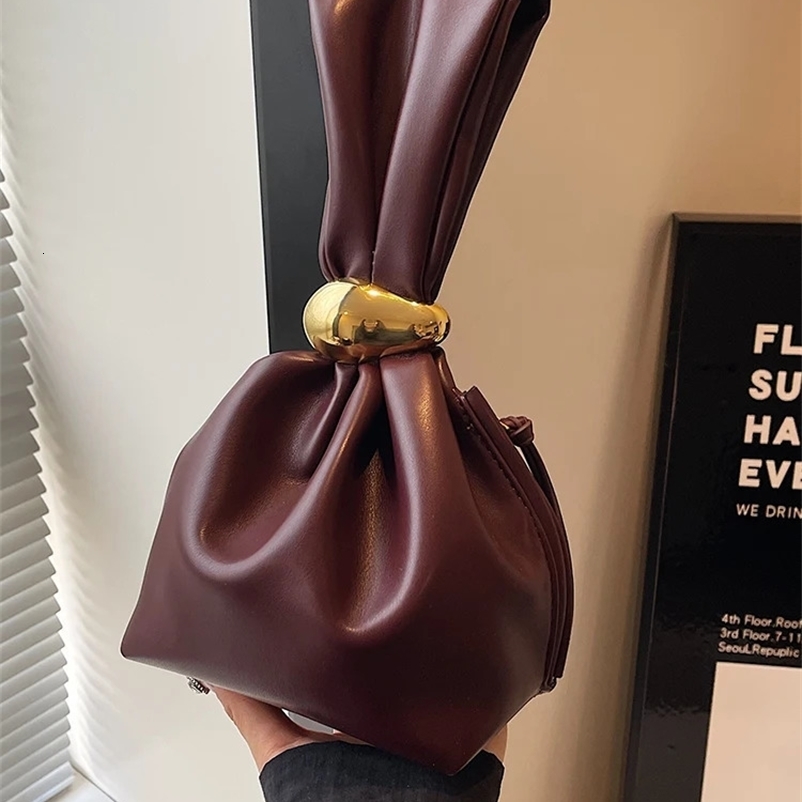 Personalized Soft Leather Clutch Bag er Women Pleated Mini Bucket Pouch Temperament Side Zipper Party Evening Bags 241224bj