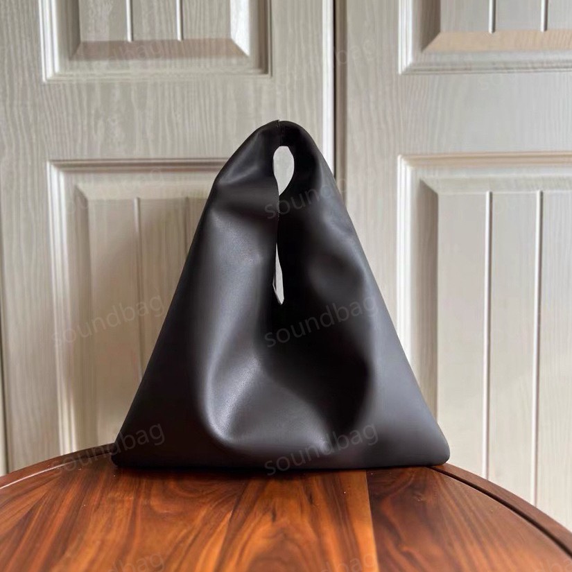 Tiangle de luxe tranquille TORANGLE TOTE Small Bindle Style, Cow Hide Top Layer, Sac à main en cuir souple ultra-léger, poignet minimaliste / Tre